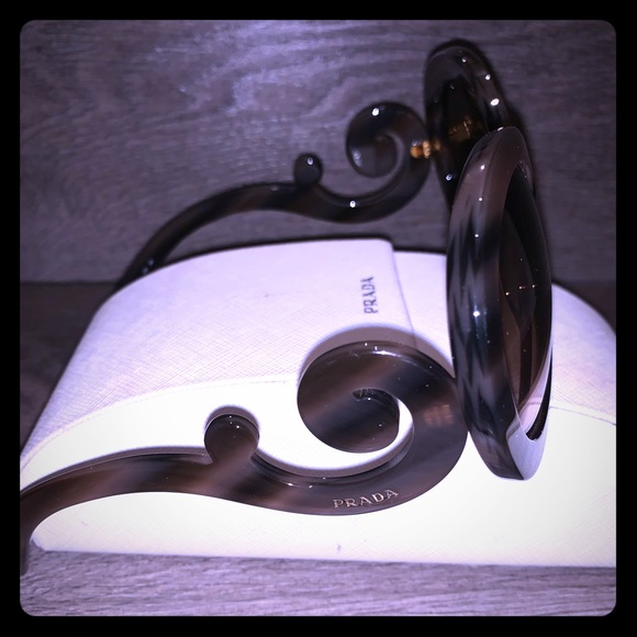 Prada sunglasses - Picture 1 of 5